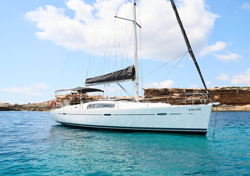Rent Beneteau Oceanis 43 in Ibiza